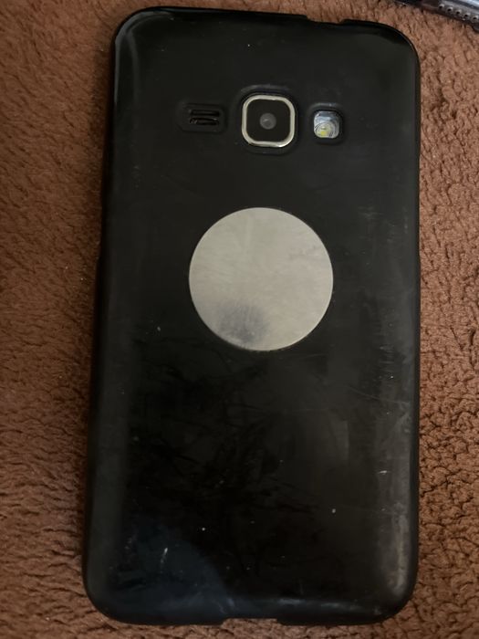 Продаю самсунг робочий с чехлом и с не сломанным стеклом