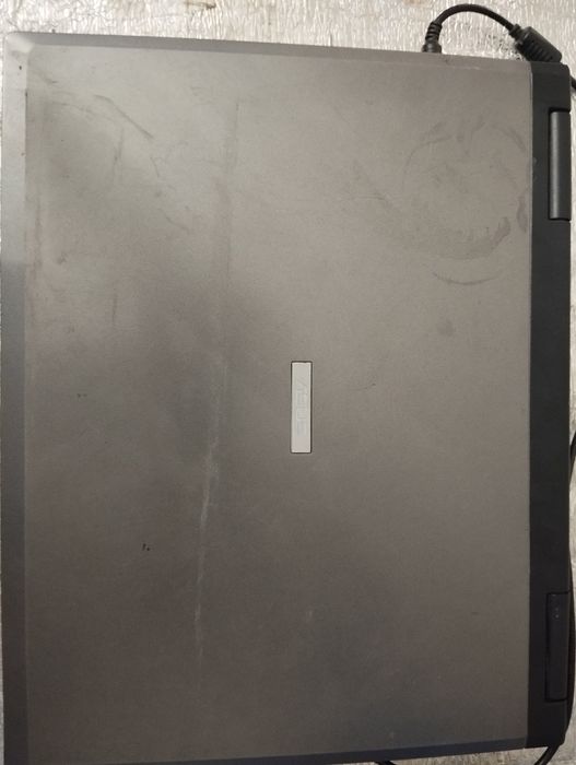 Noutbuk asus sotiladi