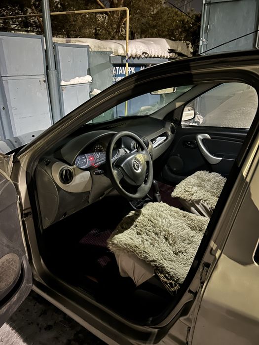 Renault Logan 2010 год