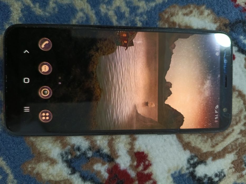 Продаю телефон samsung