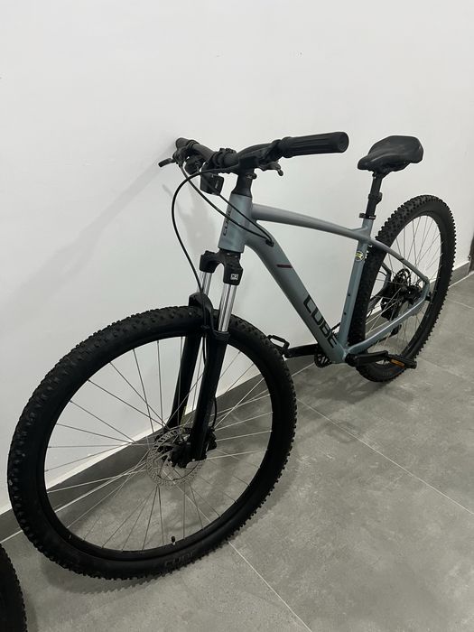 Bicicleta CUBE roti 29x2.25