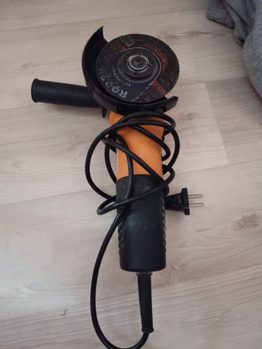 Угловая шлифовальная машина