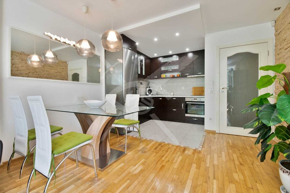 Продава се Тристаен апартамент в София, Изгрев - 90 кв.м за 3300 €/кв.м - Снимка #2