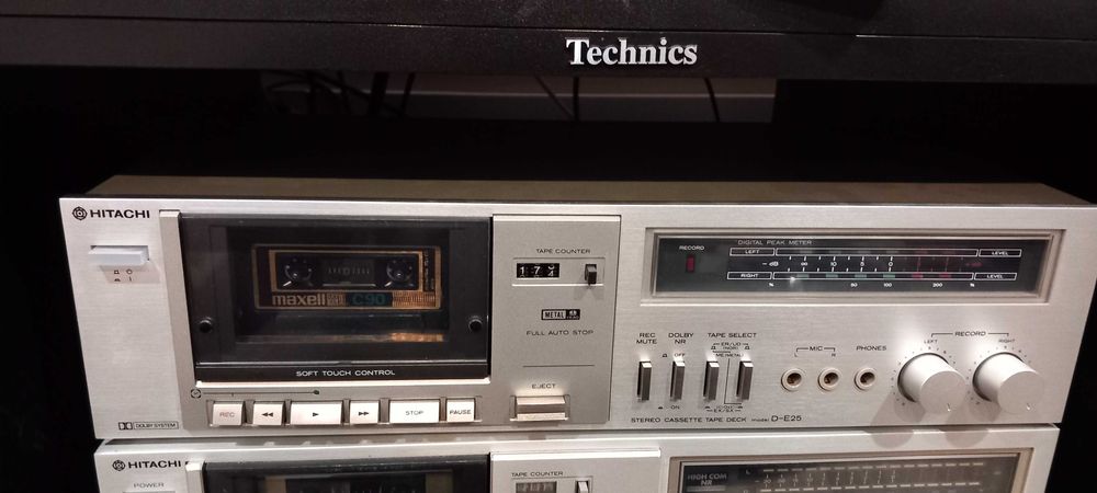 Продавам Дек Hitachi D-E25