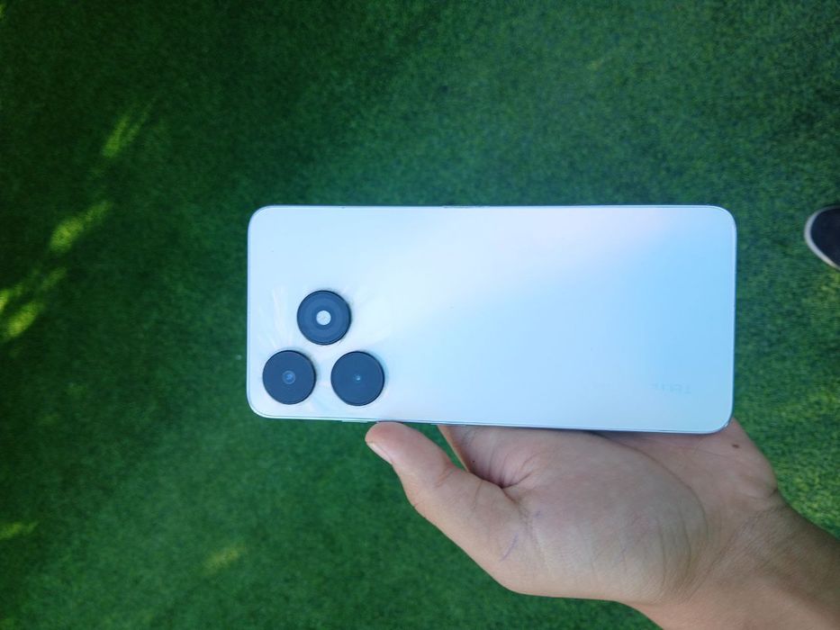 Tecno spark 10 holati yaxshi 128ga 4 xotira karopka dakument bor