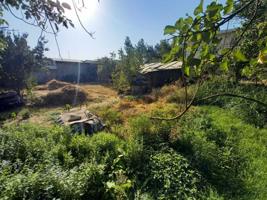 Участок земли с времянкой. Er sotiladi vremyanka qurilgan