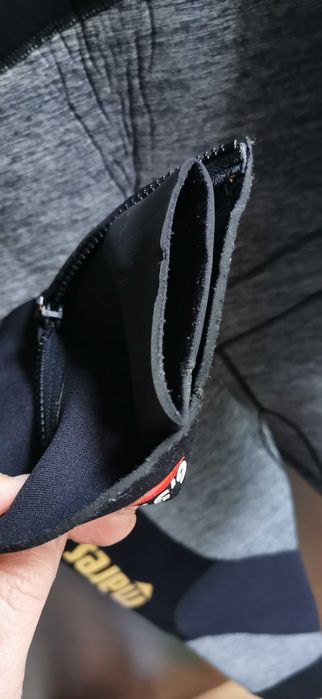 Полусух водолазен костюм