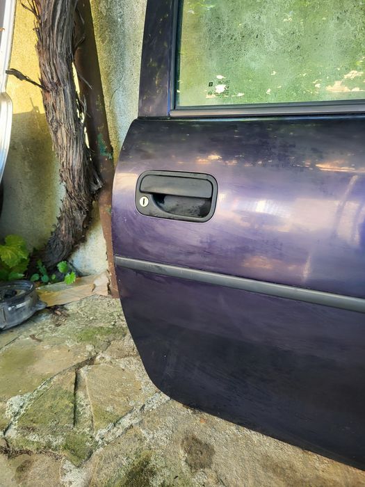 Предна дясна врата Opel Corsa B 2/3 врати