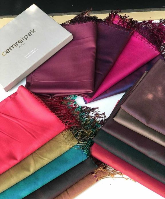 Дамски шалове с ресни сатен