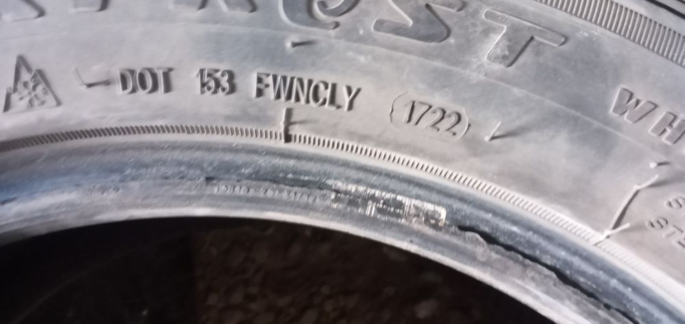 Продам 2 шины на 13