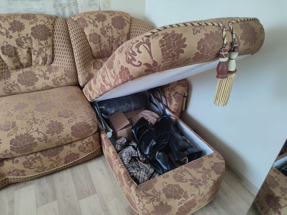 Мебель в зал диван