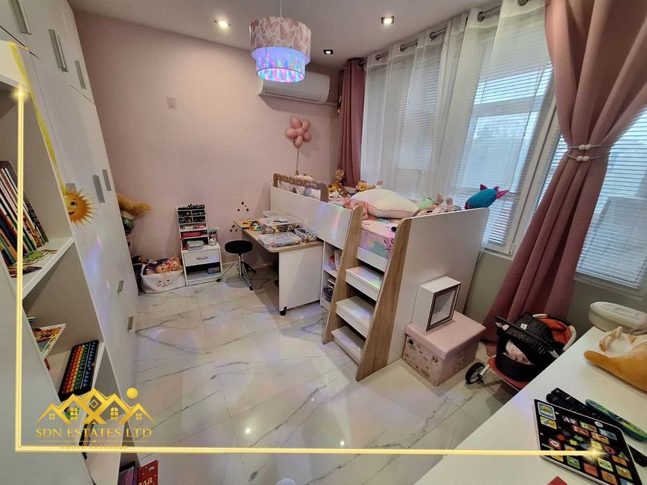 Просторен апартамент С 4 спални за продажба в района на Манастира, Казанлък – 118 кв.м., след ремонт, с търговско помещение