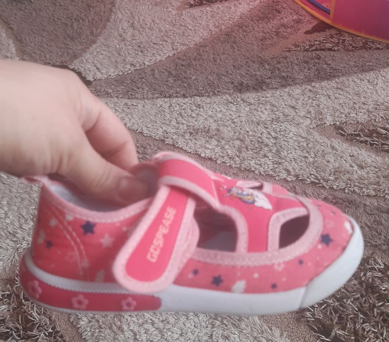 Продам детскую обувь