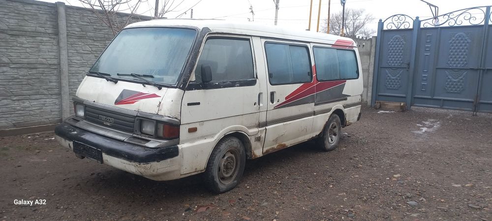 Мазда бонга минивен