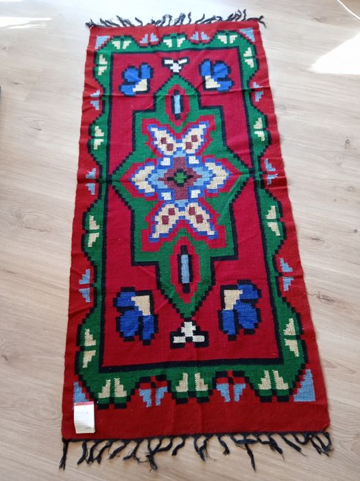 Козяци и черги и пътеки.