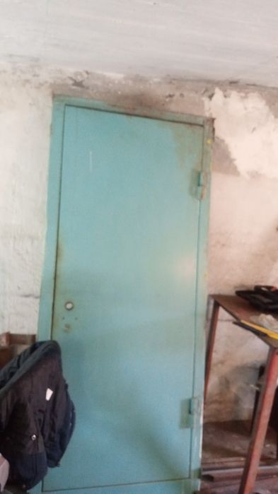 Продам железную дверь