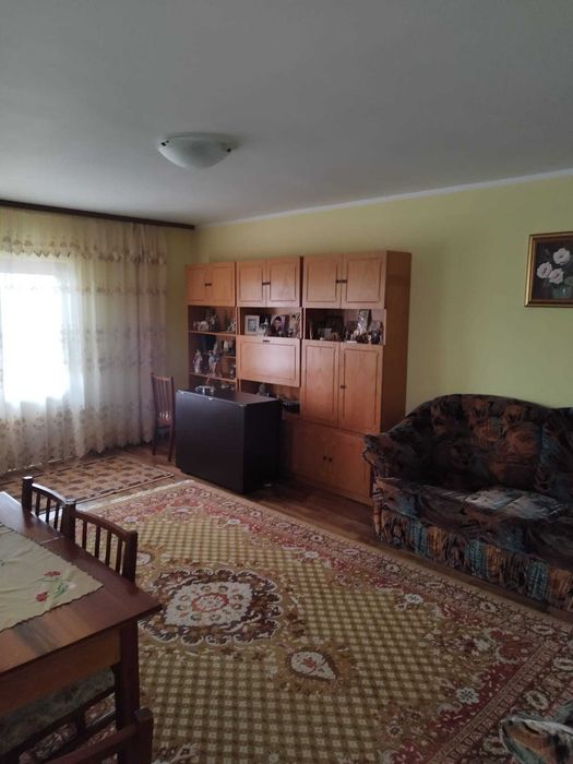 Casa de vanzare cu gradina, garaj si anexe