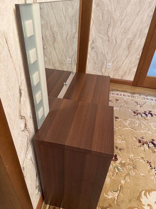 Трюмо с зеркалом - фабричный Китай