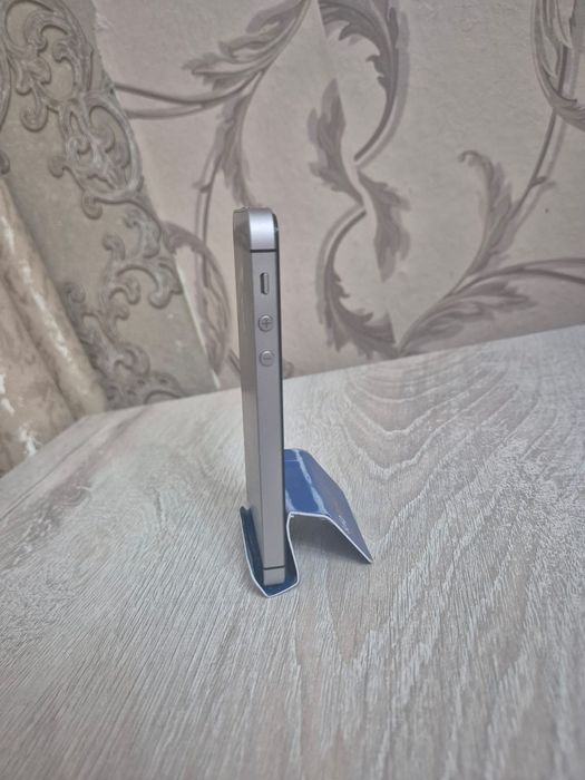 Продам айфон se 64 гигабайт