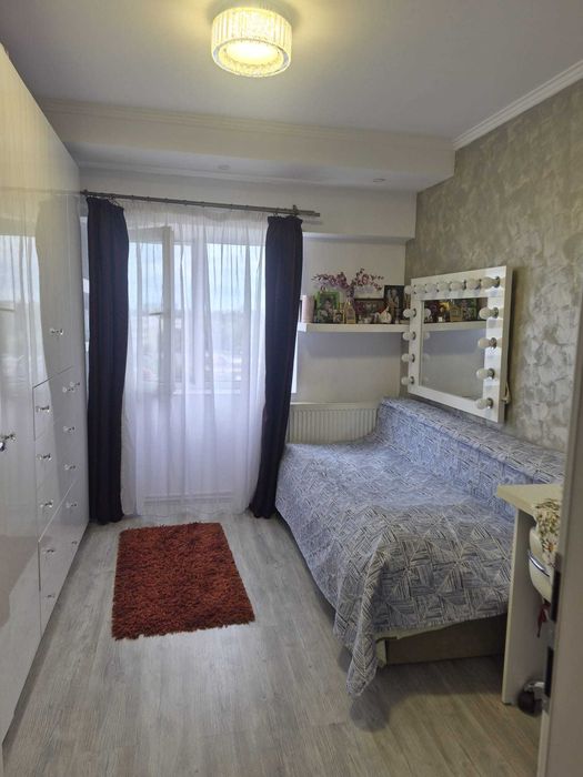 Vand apartament cu 3 camere Tomis 3 vis a vis Mega Image etaj 4 din 4
