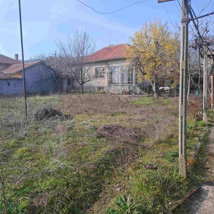 Къща в гр. Мъглиж