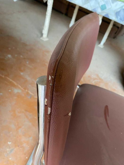 Стул офисный отличное состояние, мелкие царапины