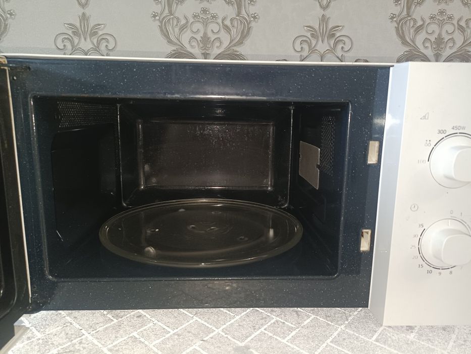 Продам микроволновку Мидеа 18т