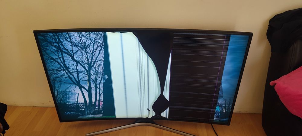 Televizor Curbat Samsung Smart TV 4K 55 inch UE55MU6279 - PENTRU PIESE (Display spart)
