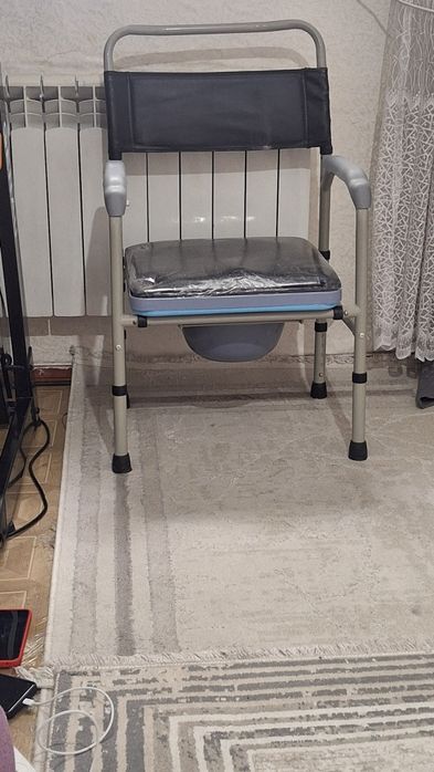 Санитарный стул туалет