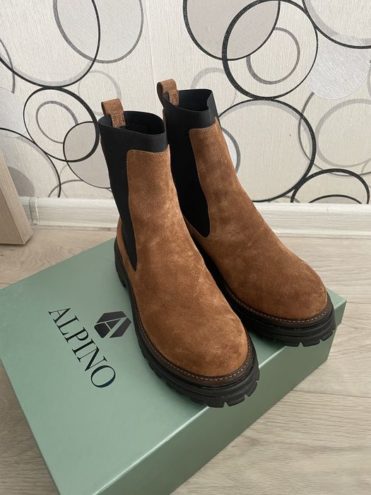 Продаю новые ботинки