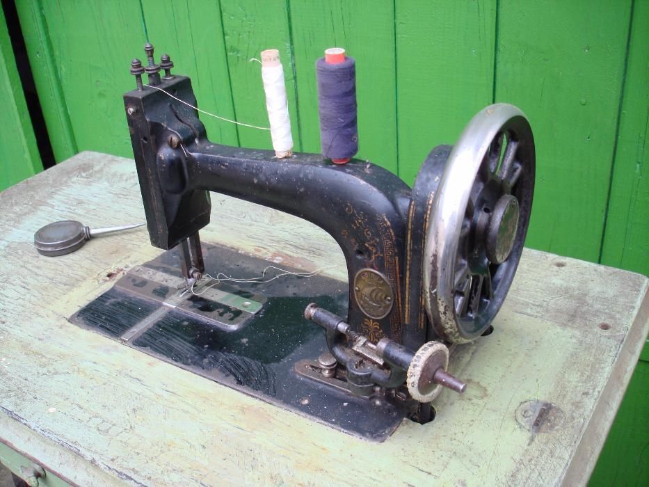 Masina de cusut SINGER