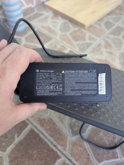 Trotinetă electrică Xiaomi – foarte comodă pentru oraș, stare bună