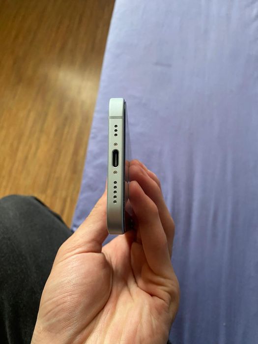 Продам Iphone 15 128GB