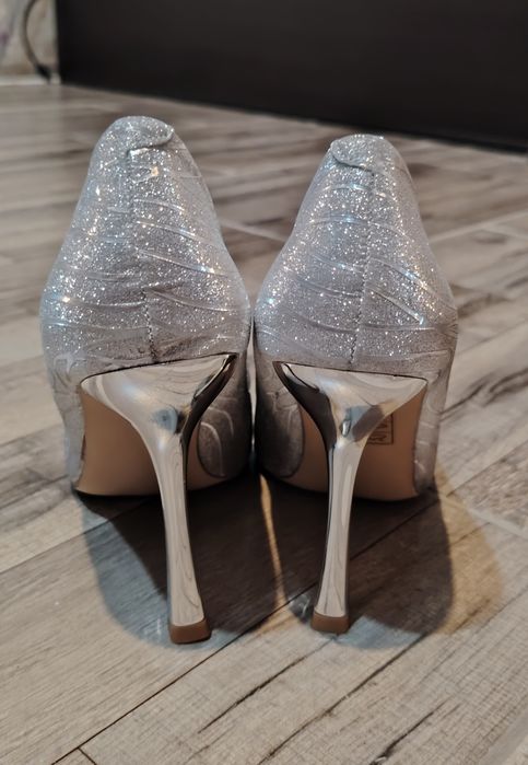 Официални сребърни обувки 39 номер- НОВИ