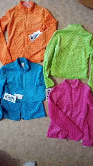 Яркие кофты для девочек