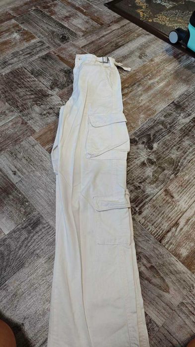 Бял карго панталон Stradivarius, размер 34