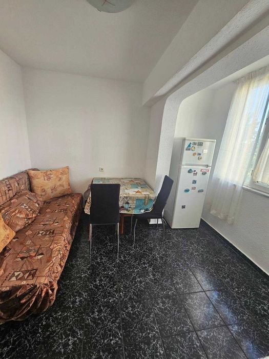 Дава се под наем Двустаен апартамент в Бургас, Славейков - 60 кв.м за 204 € - Снимка #4