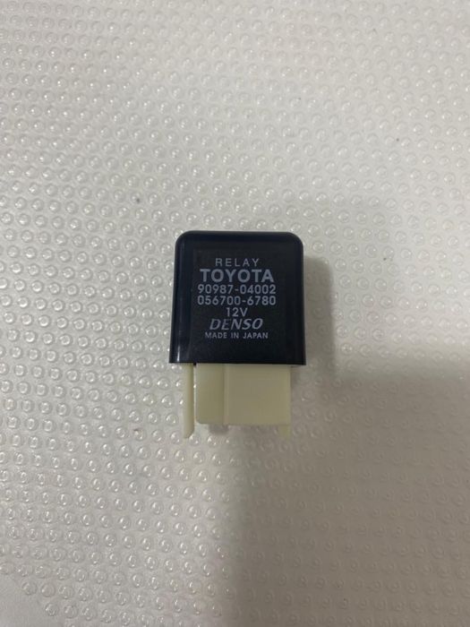Реле вентилятора тойота Карина  Е