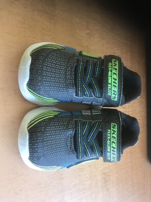 Маратонки със светеща подметка при стъпяне