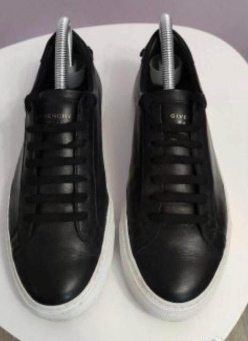 Patrizia Pepe, Dsquared2, Jimmy Choo, Zanotti, Kors, Nike