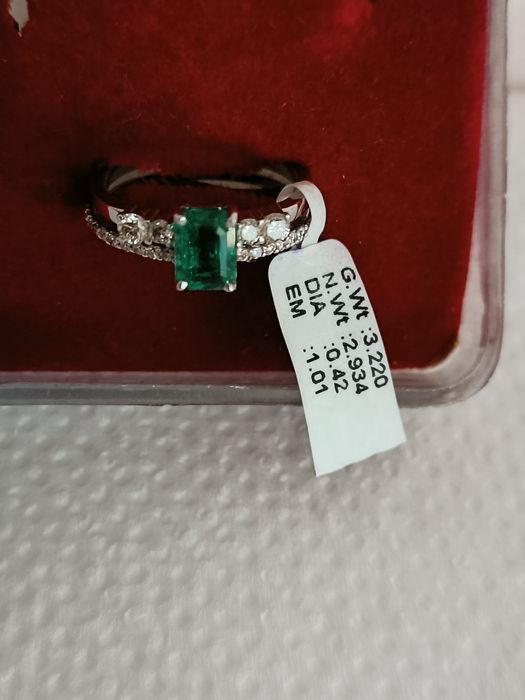 Продам золотое   14к  кольцо с афганским изумрудом.цо