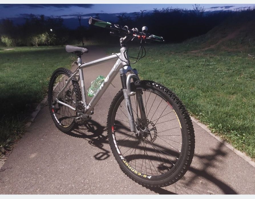 Bicicletă suspensii cadru cube