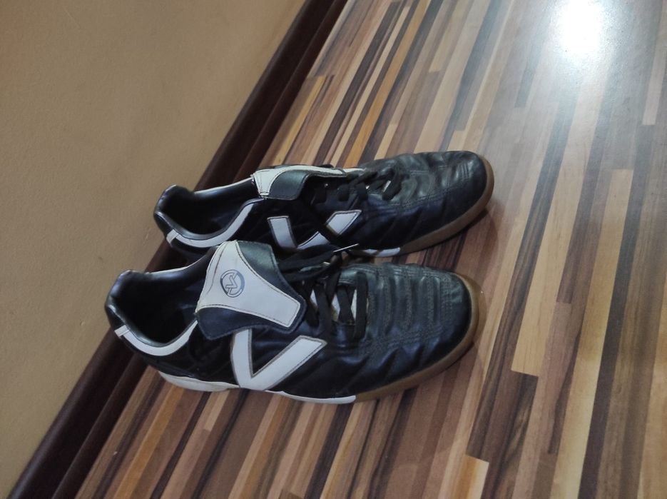 Ghete fotbal sala sintetic Victory, mărimea 42/42,5