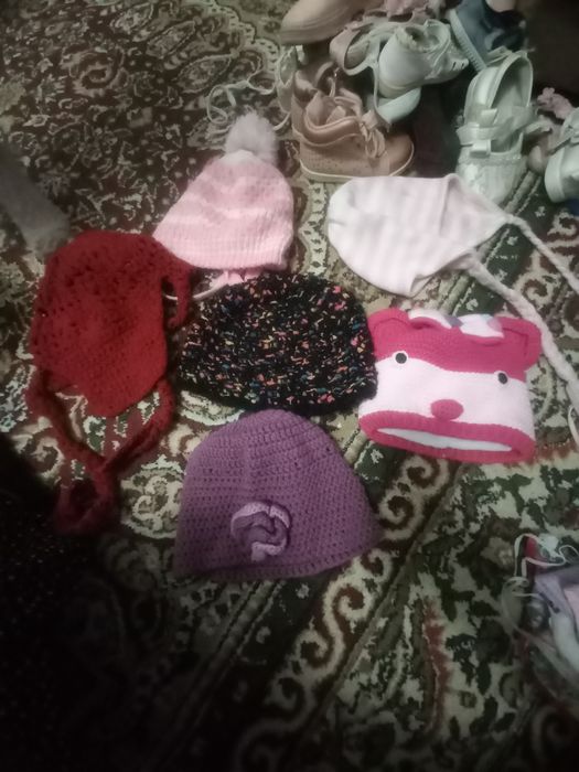 Продаются детские шапки , шляпы