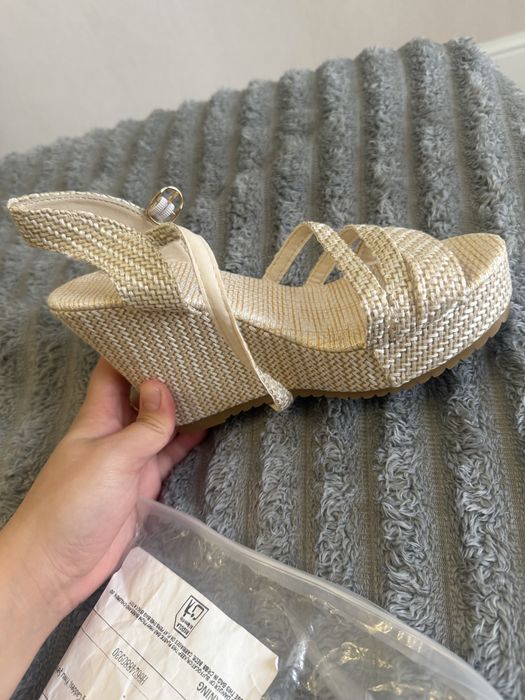 Босоножки 35рр отдам даром