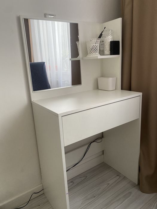 Продам туалетный столик с зеркалом