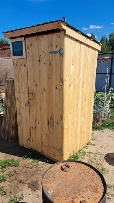 В продаже уличный туалет.