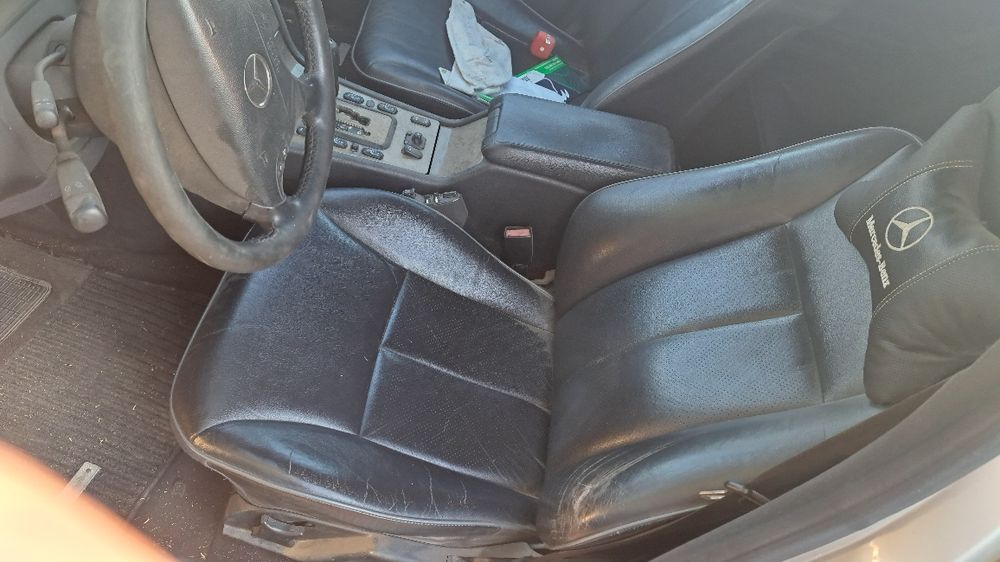 Mercedes  E  320  W 210