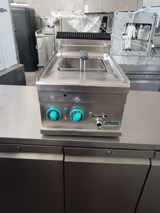 Професионален трифазен фритюрник Италия с 6 месеца гаранция