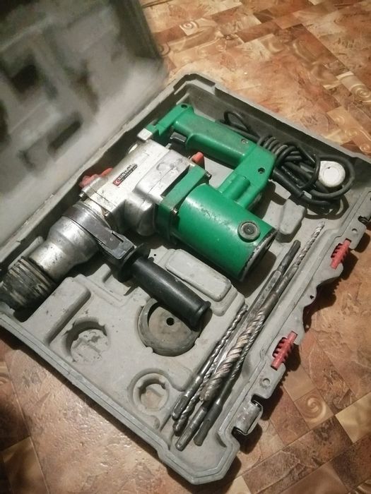 Продам рабочий перфоратор три положения